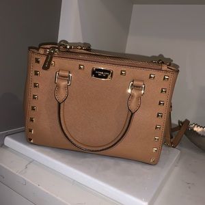 brown Michael Kors crossbody purse